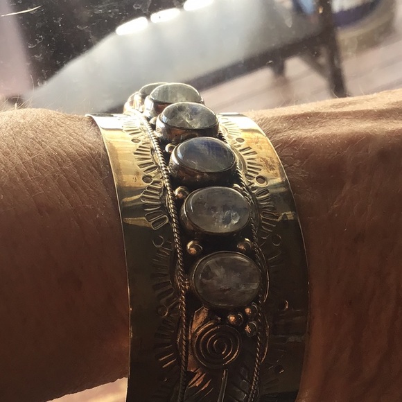 COPY - ABSOLUTELY GORG MOONSTONE CUFF BRACELET MUST SEE 👀 - Picture 7 of 9